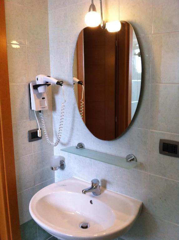 Hotel Atleti Foggia Oda fotoğraf